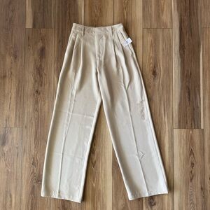NWT Women’s Gap Crepe Loose Straight Leg Trouser in Cream